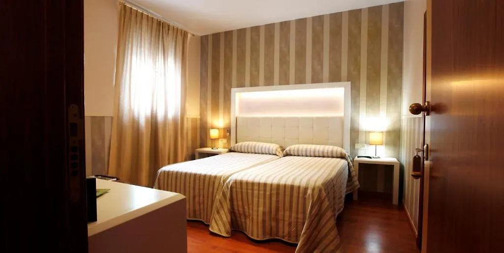 Hostal Paris-1